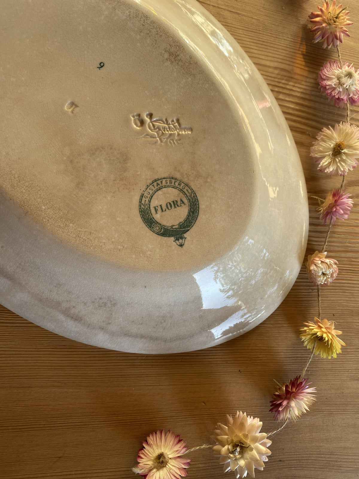 Oval tallrik i grönt - FLORA Gustavsberg