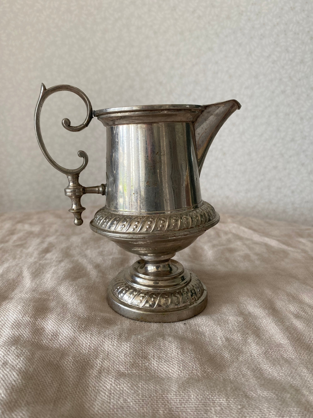 Vas eller mjölkkanna i silver