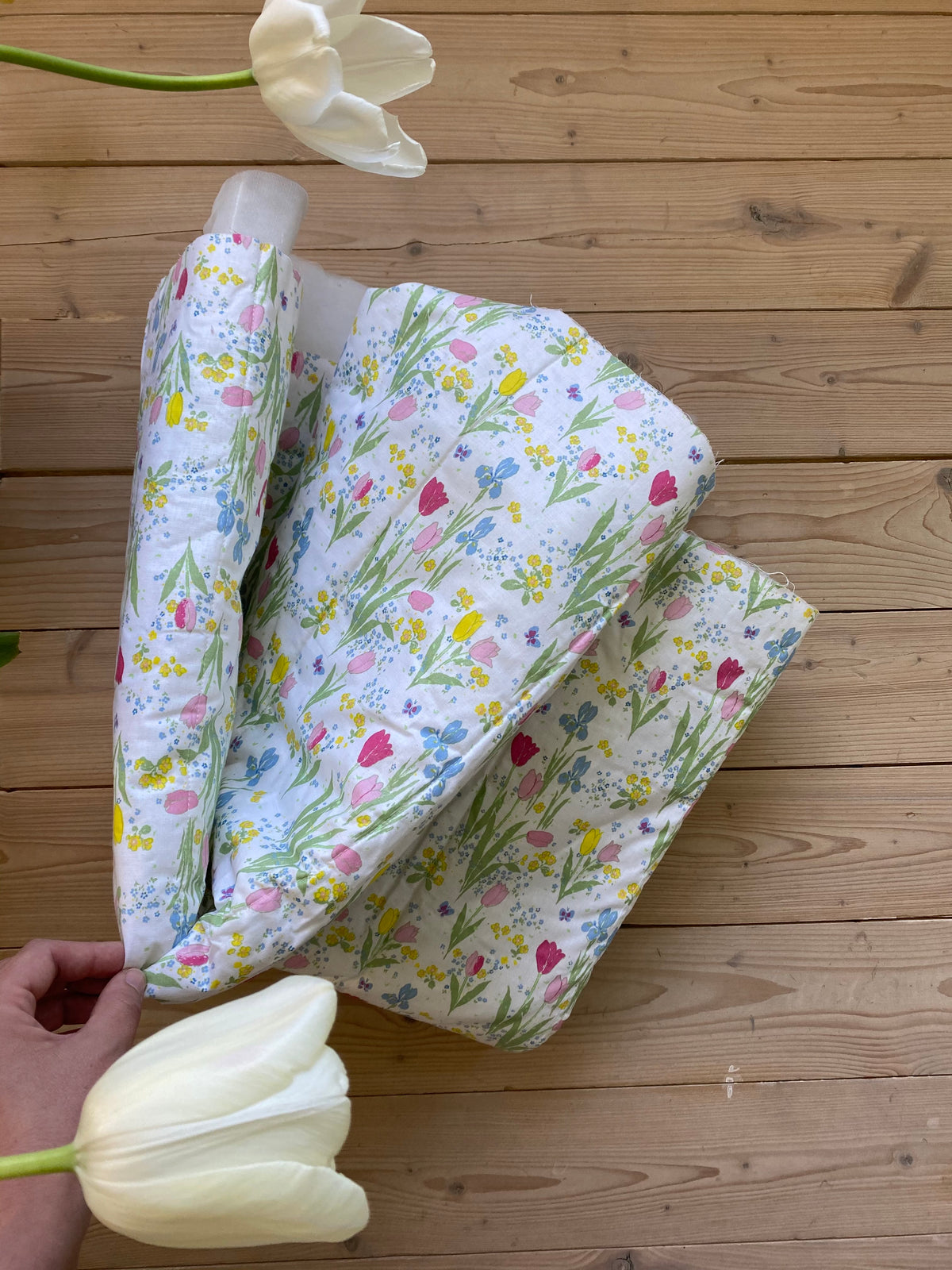 Blommigt täckjackstyg - tulpaner