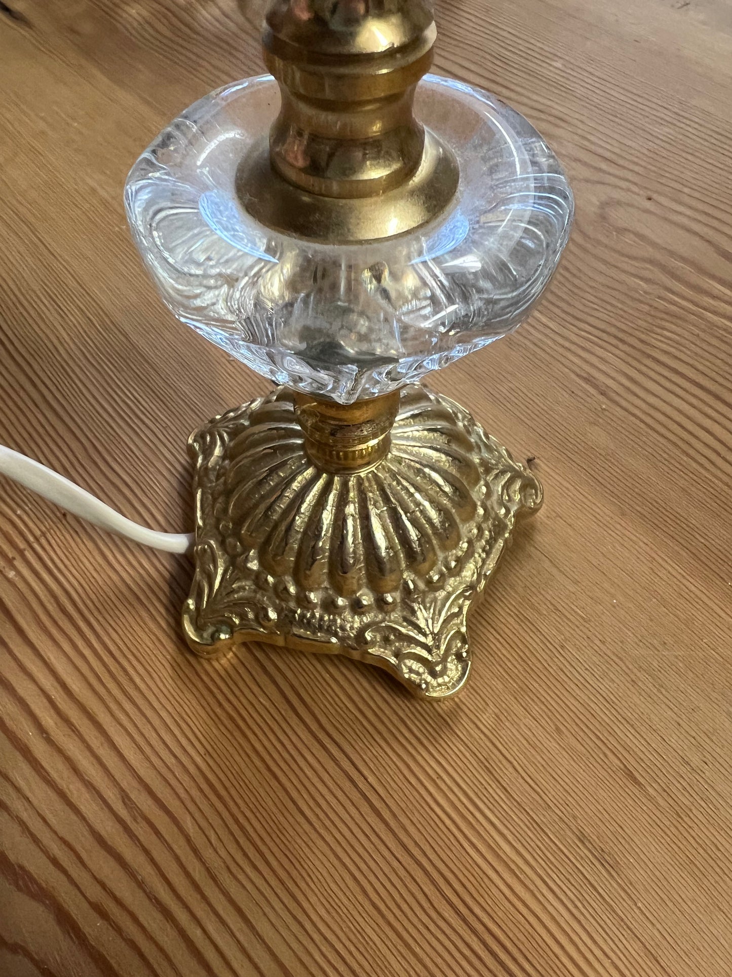 Lampfot i mässing och glas