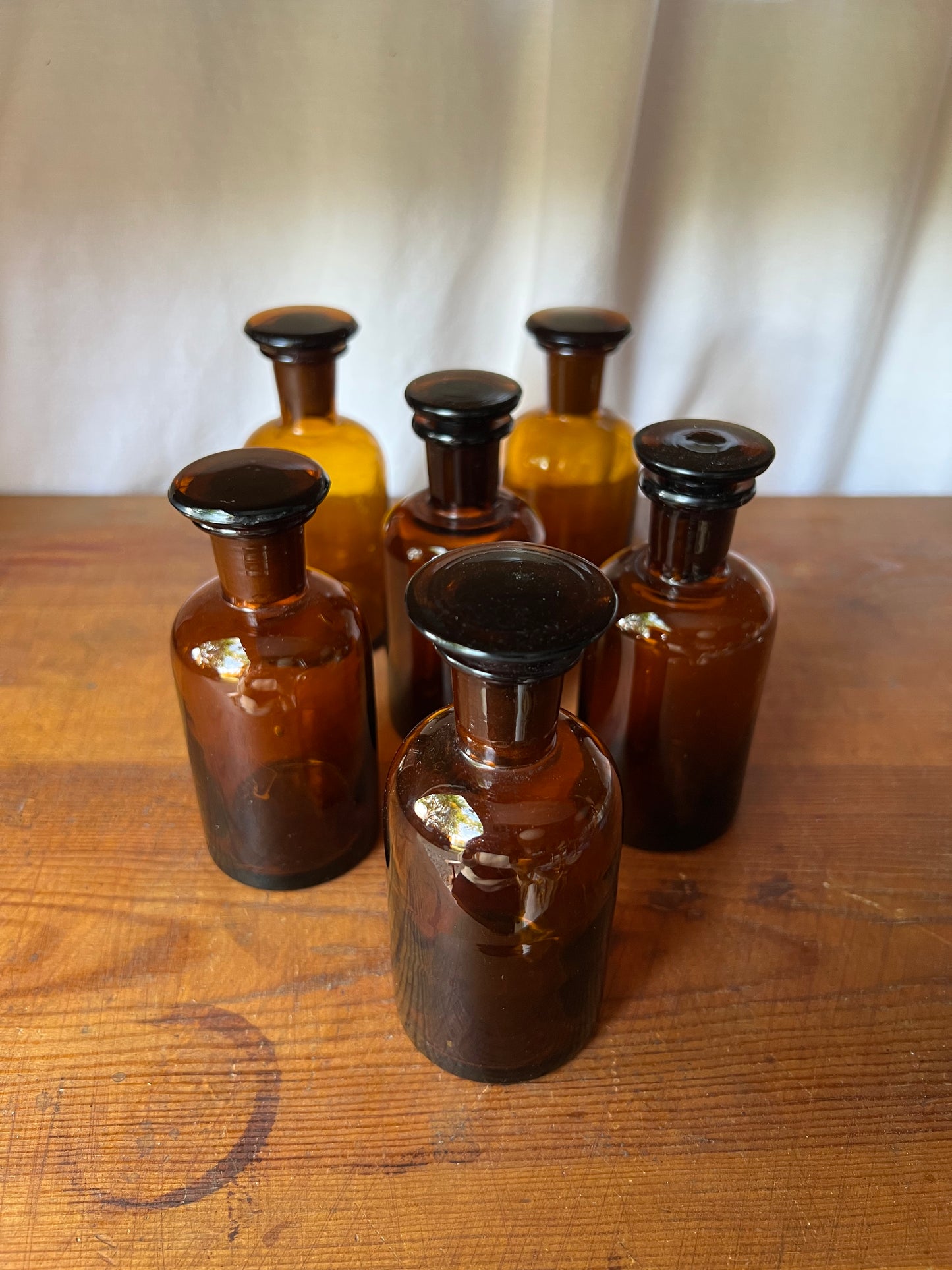 2st flaskor i brunt glas med kork