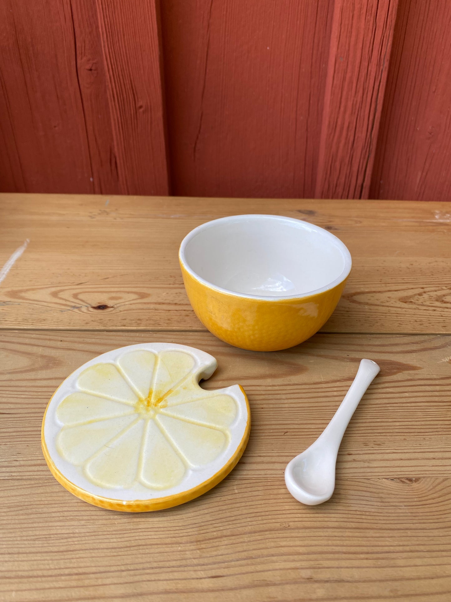Citronskål med lock och porslinssked