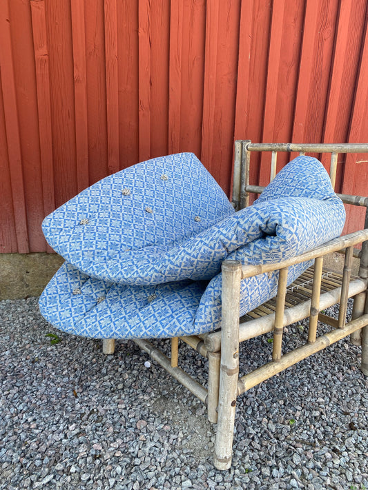 Originalmadrass i klassiska bolstermönstret i blåvitt