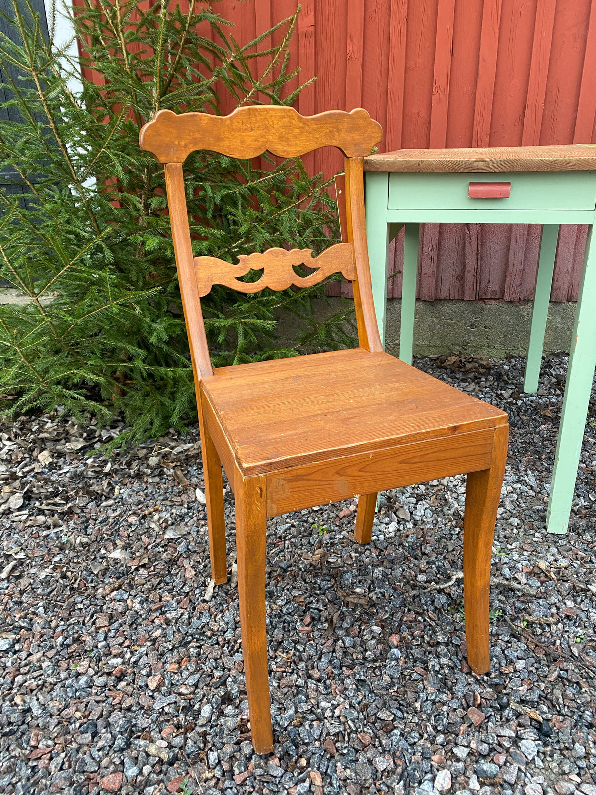 Äldre trästol
