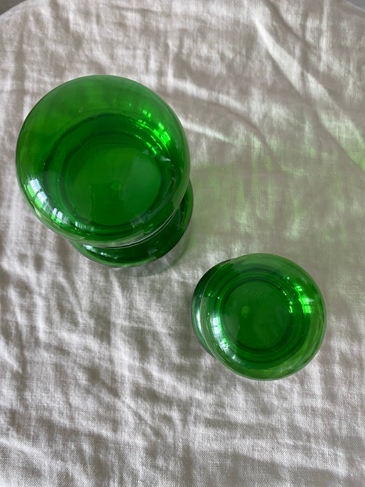2st gröna "medicinflaskor"