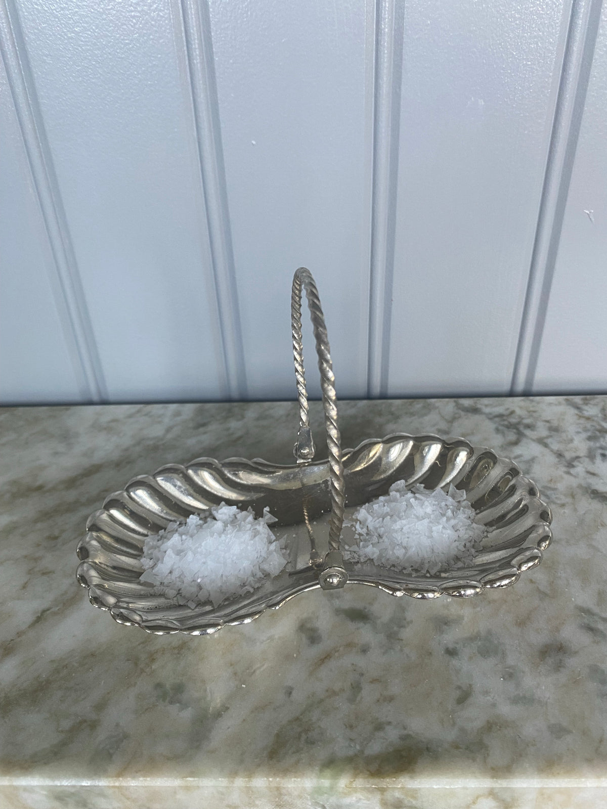 Dubbelt snäckfat med handtag