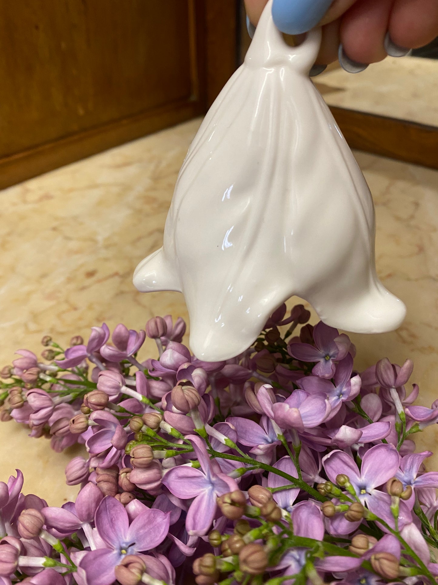 Stor blomsterklocka i vitt
