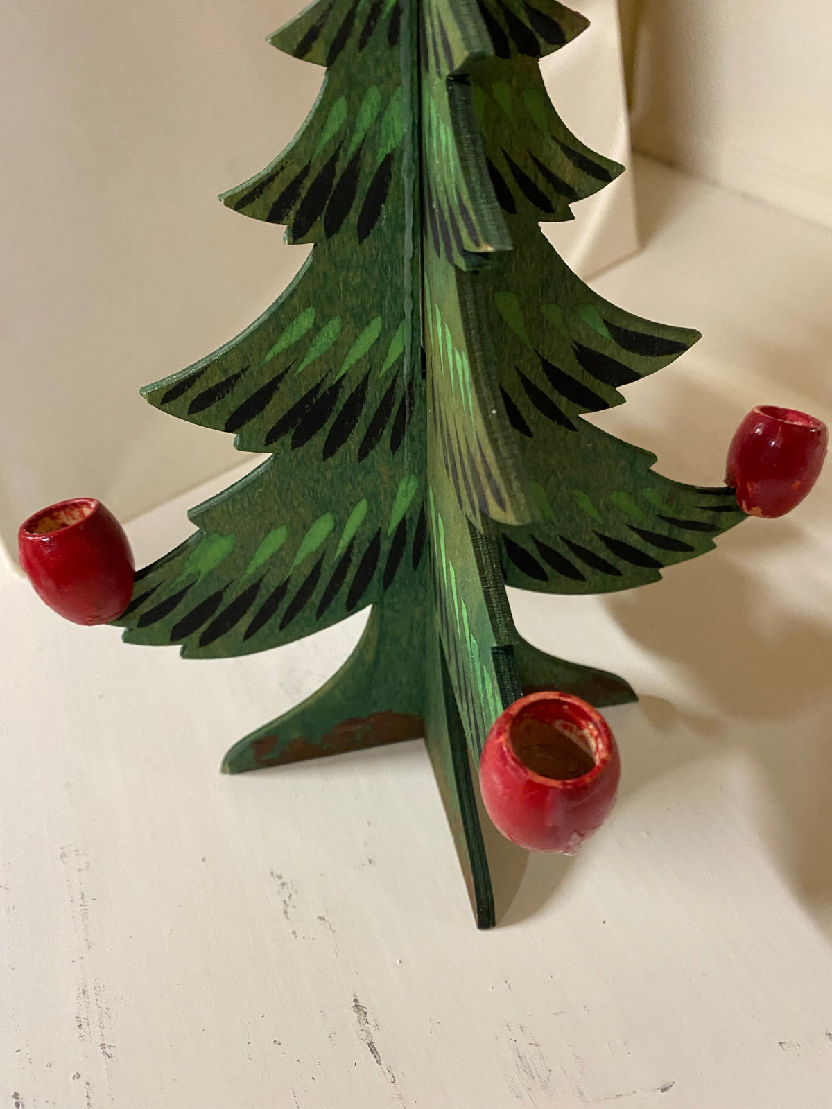 Äldre ljusstake i trä för julgransljus