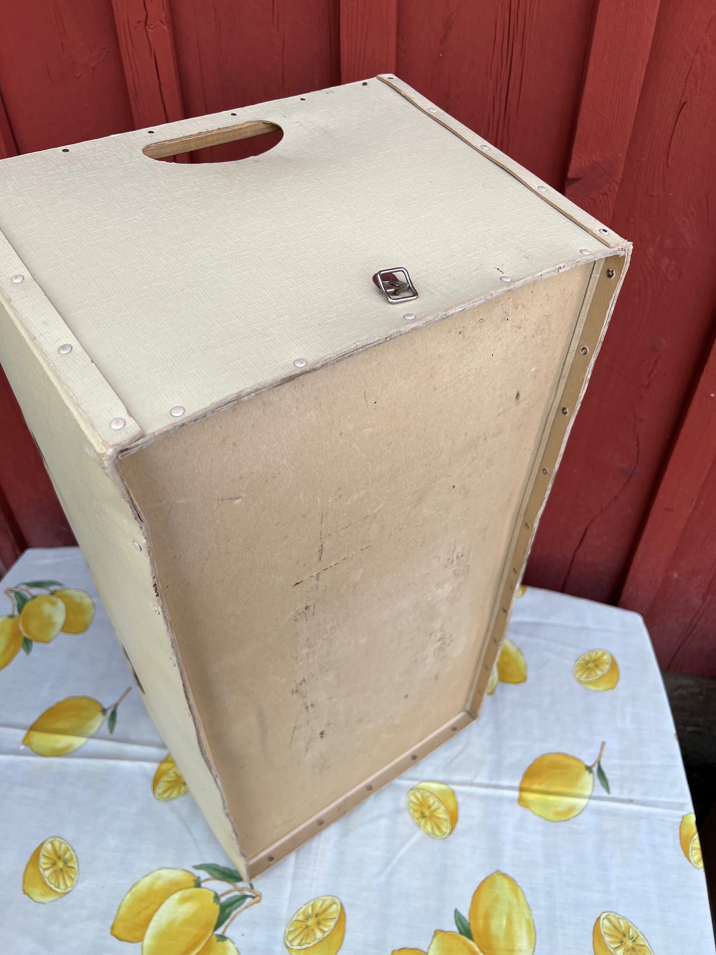Stor förvaringslåda i ljusgult