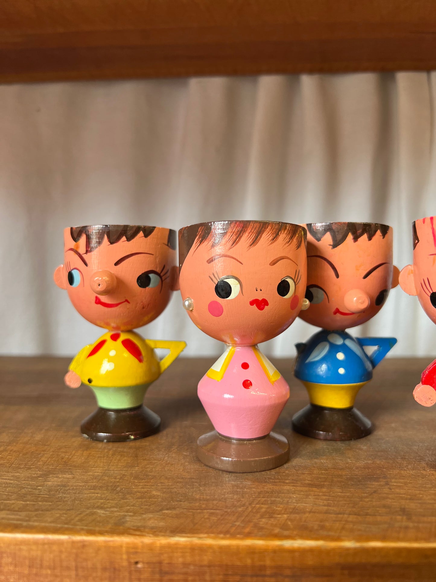 Äggkoppar träfigurer troligt 50-tal, 5st