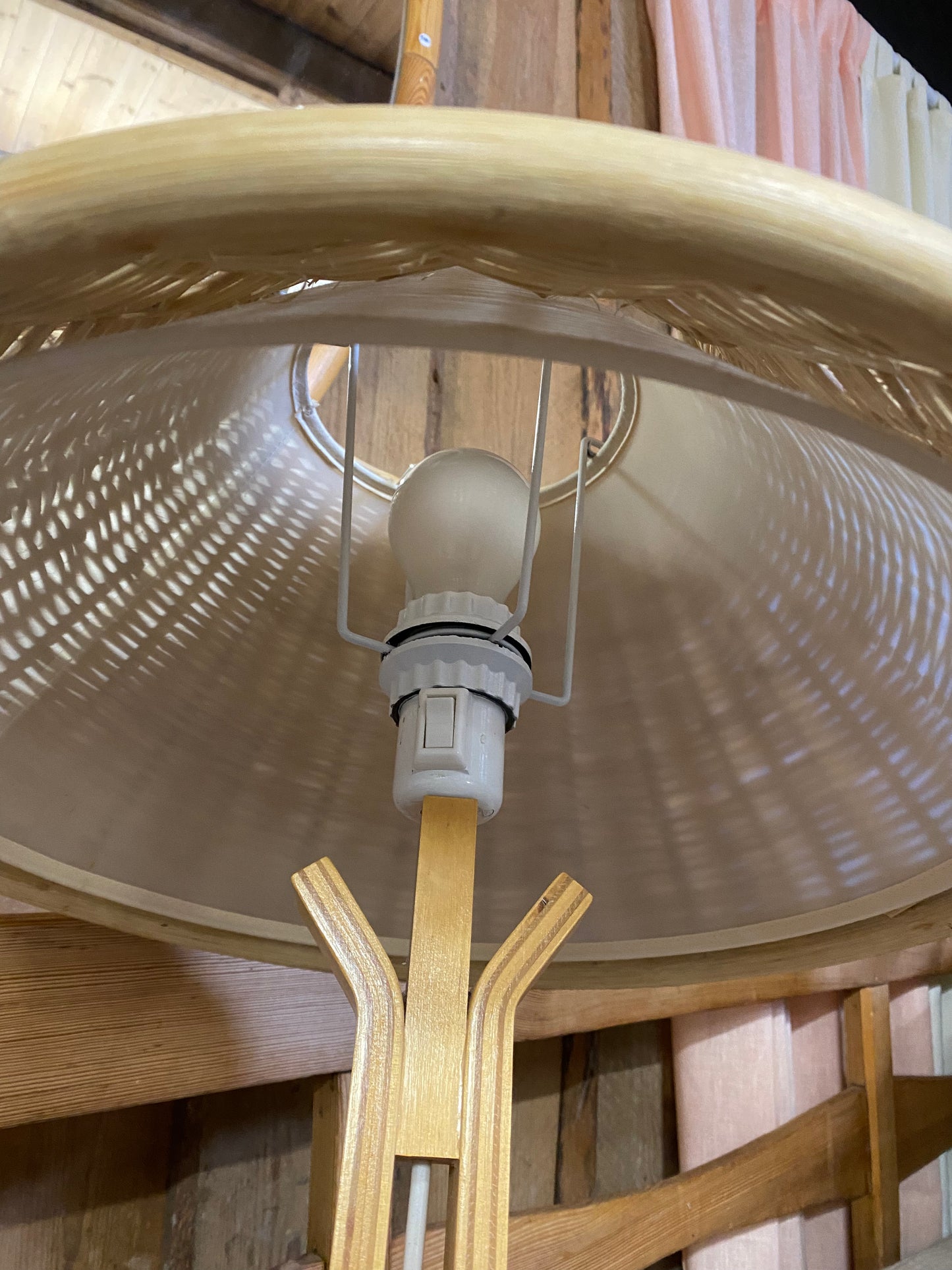 Otrolig rotting bordslampa