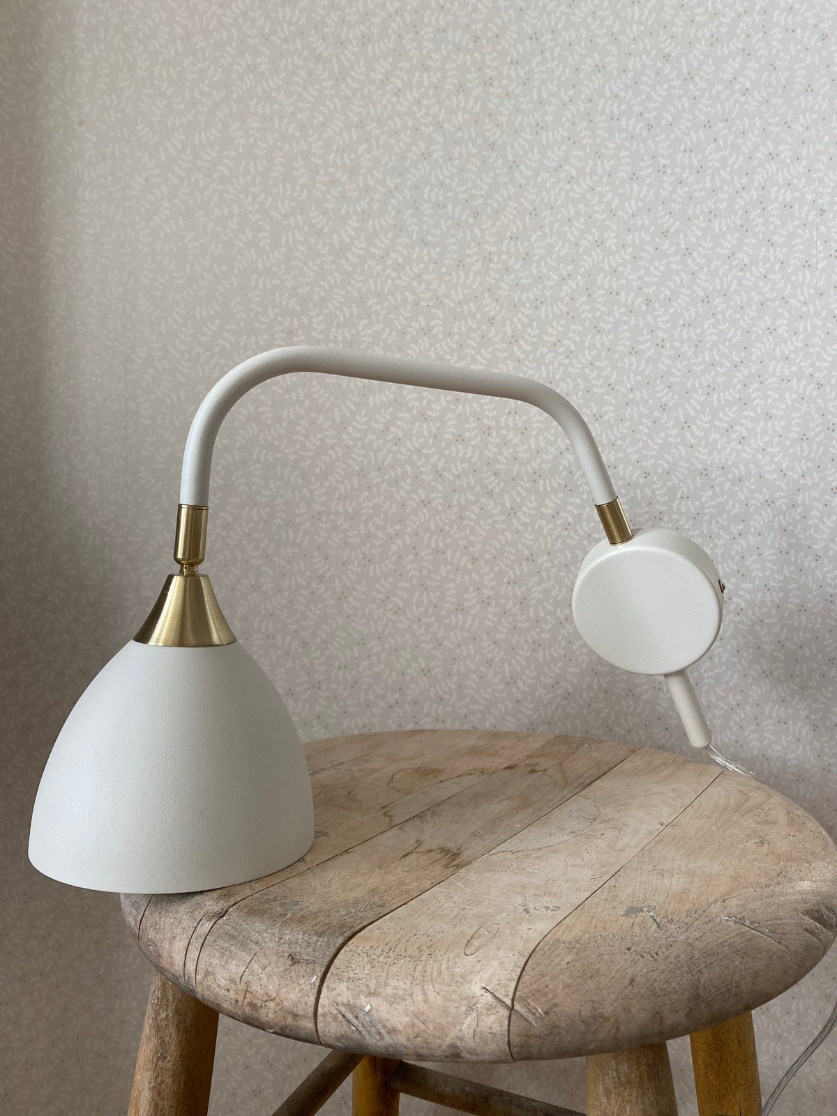 Vit vägglampa
