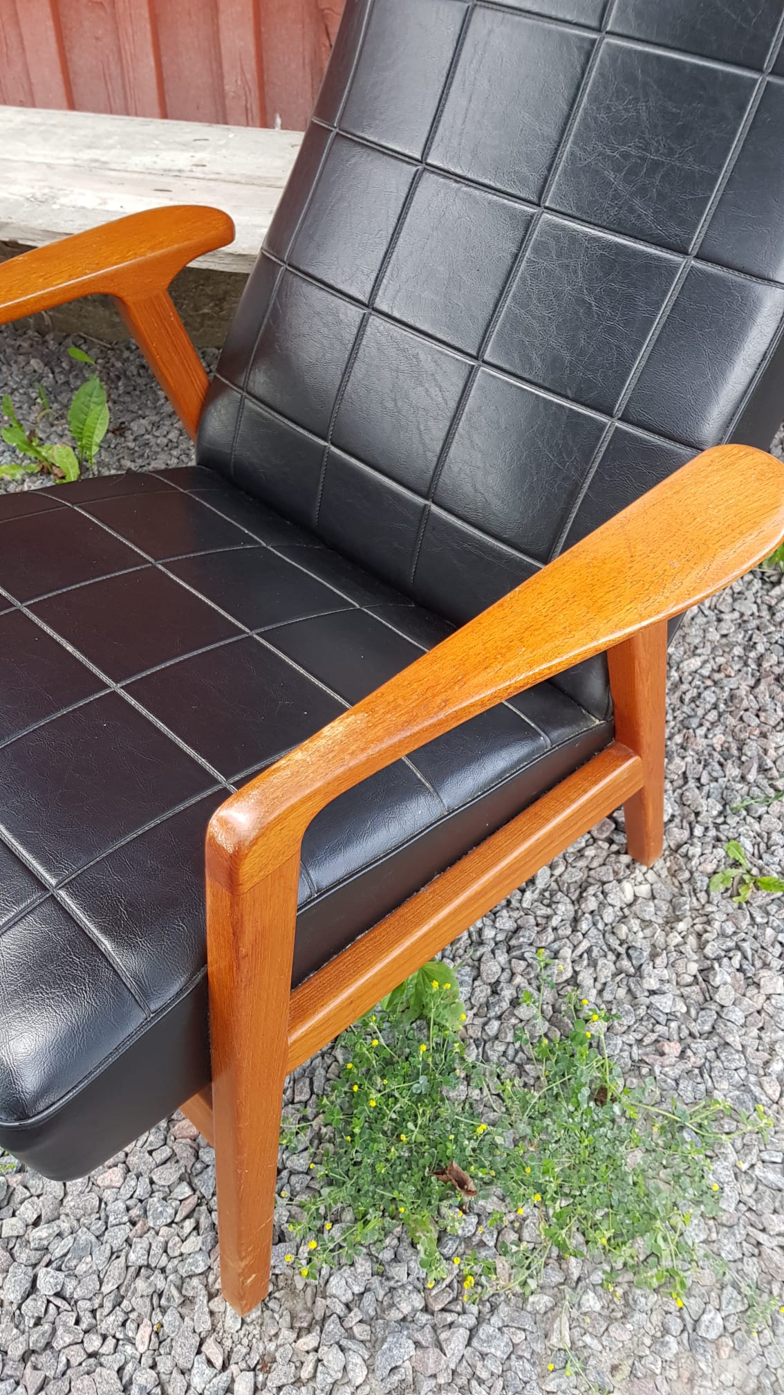 Skinnfåtölj i teak