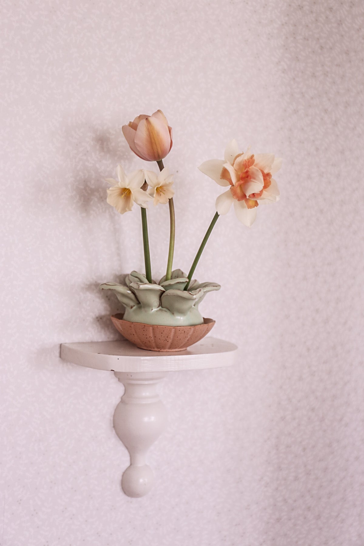 Finaste fakiren i grön keramik - blomma
