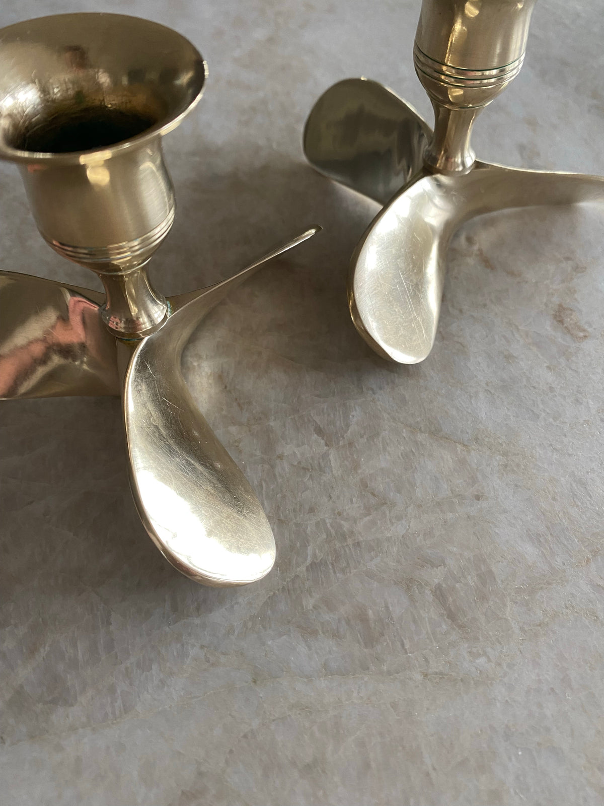 Paret mässingsljusstakar - propeller