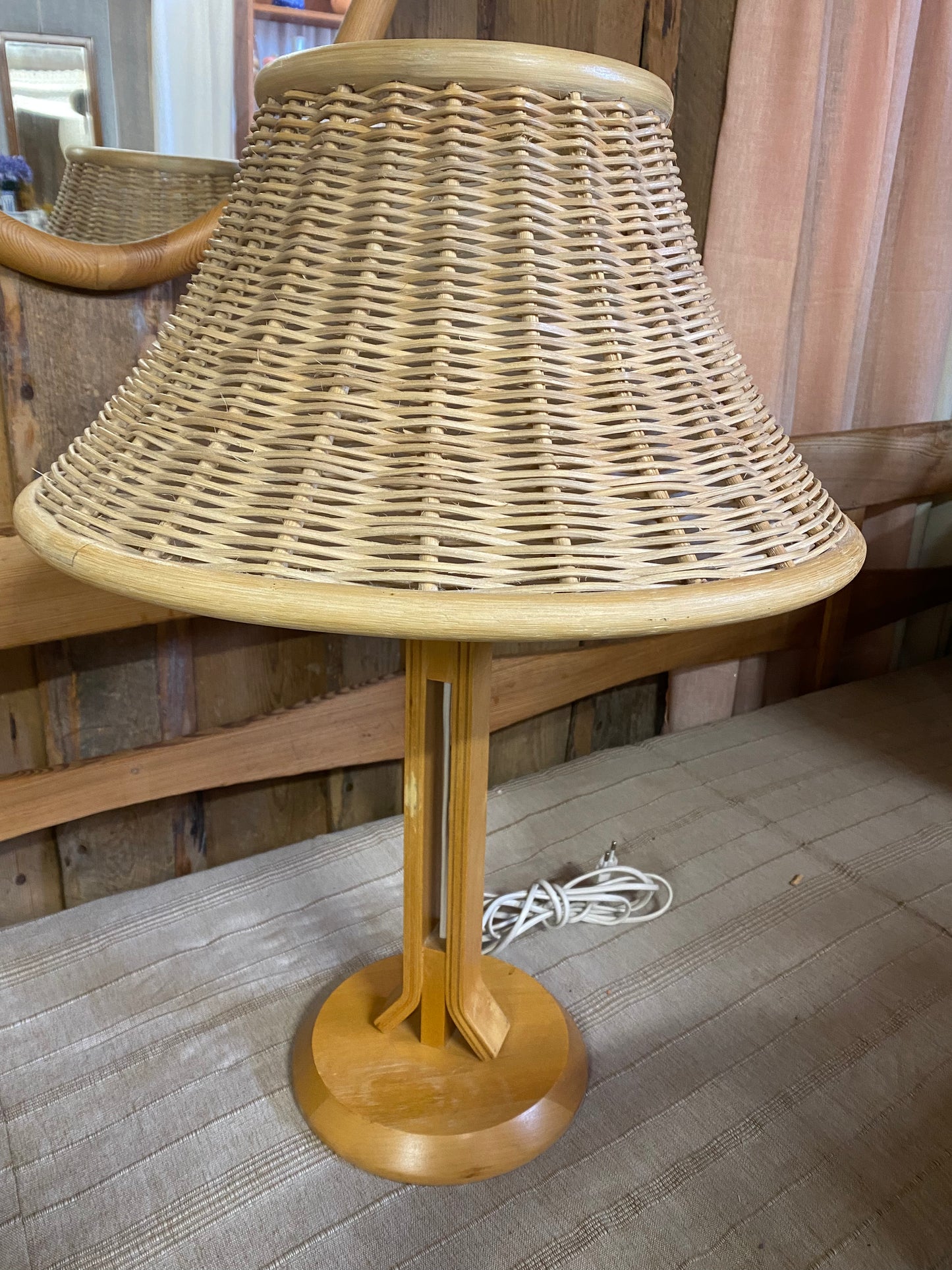 Otrolig rotting bordslampa