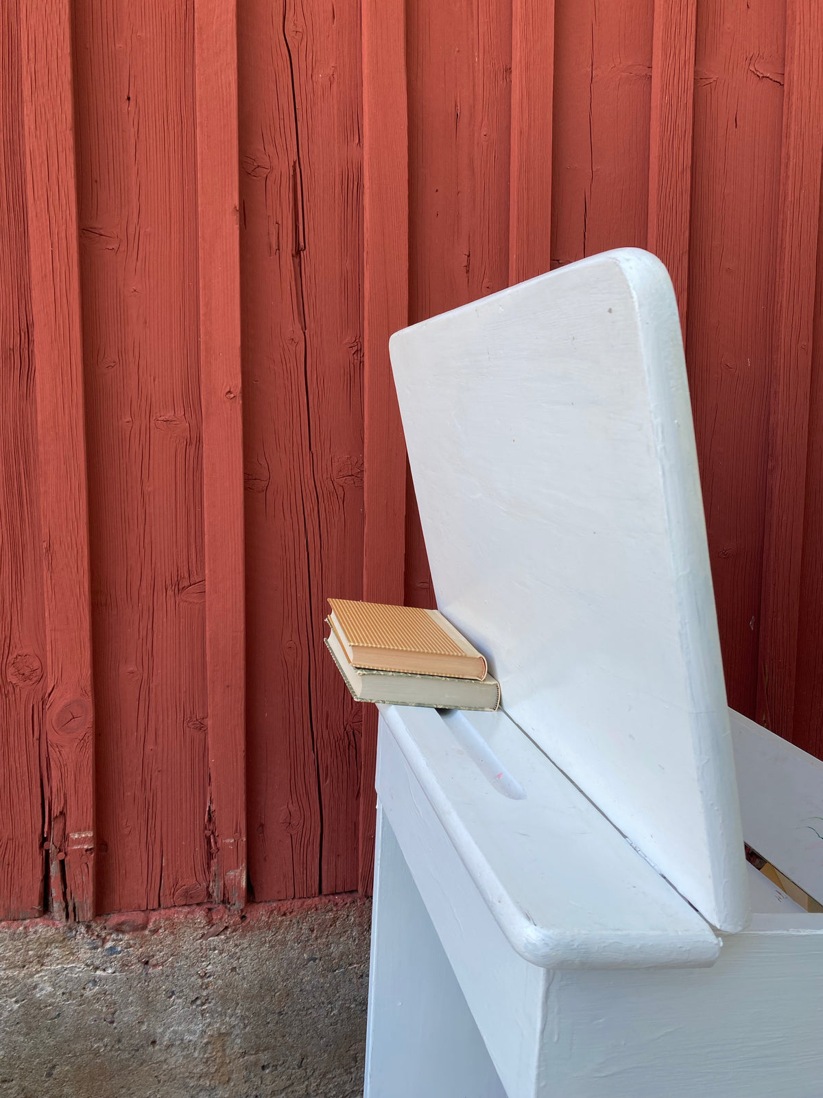 Finaste skolbänken med rundad rygg