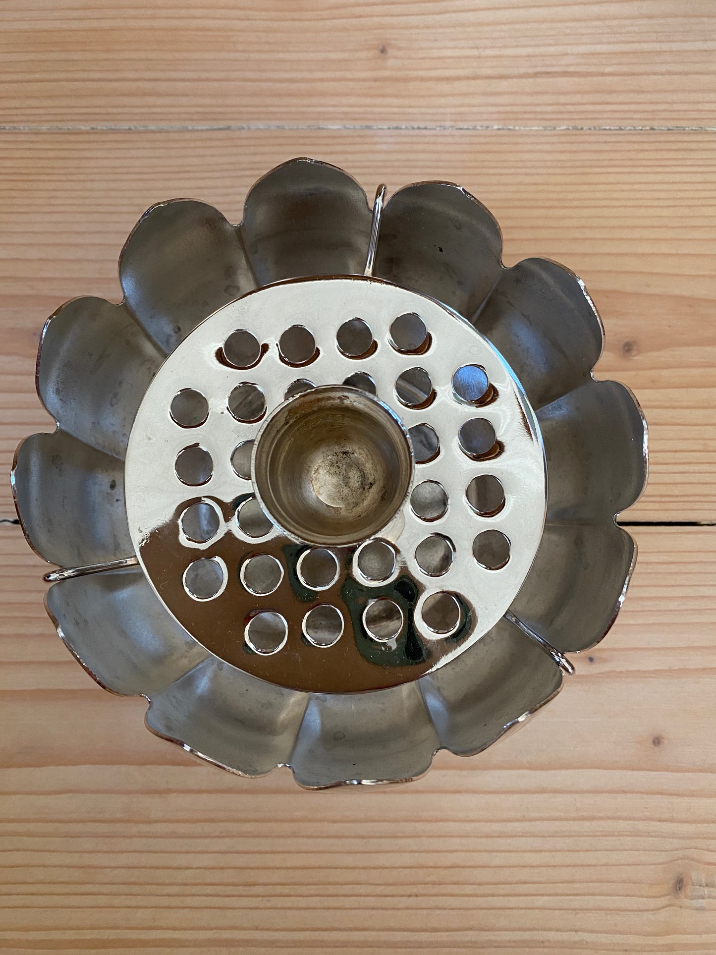 Näckrosformad ljusstake med blomsterfakir/kruka