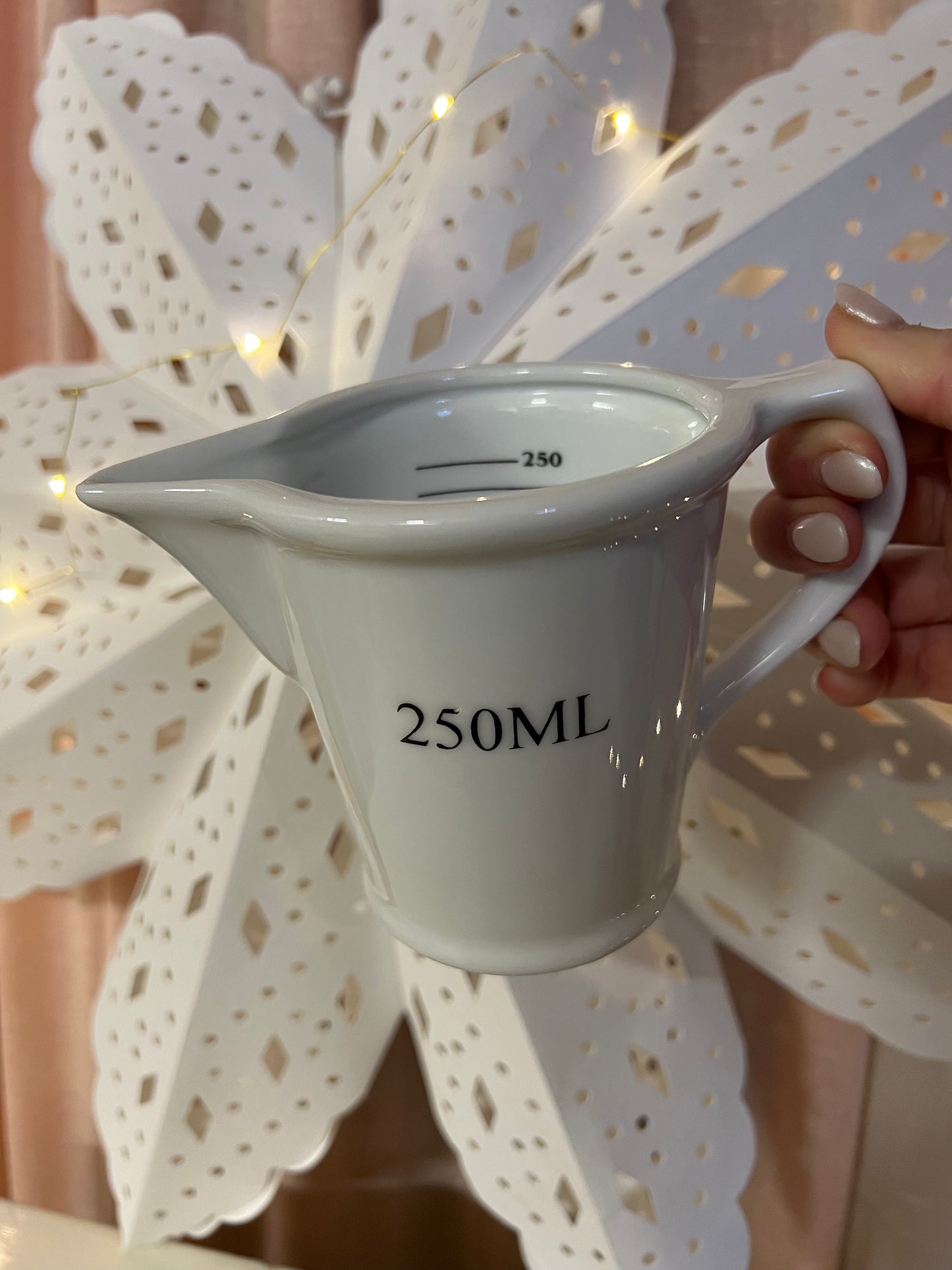 Måttkanna i porslin 250 ML