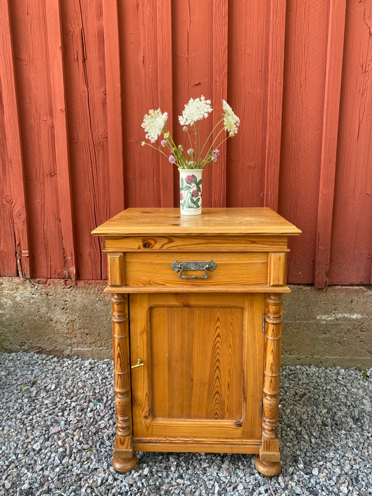 Pottskåp i original