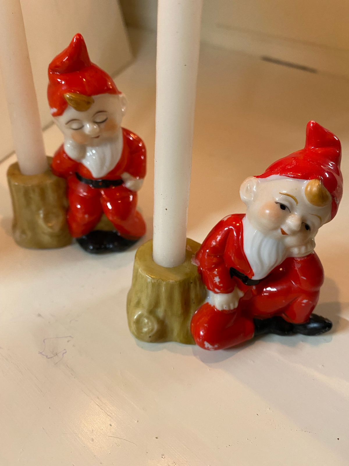 Paret äldre tomteljushållare
