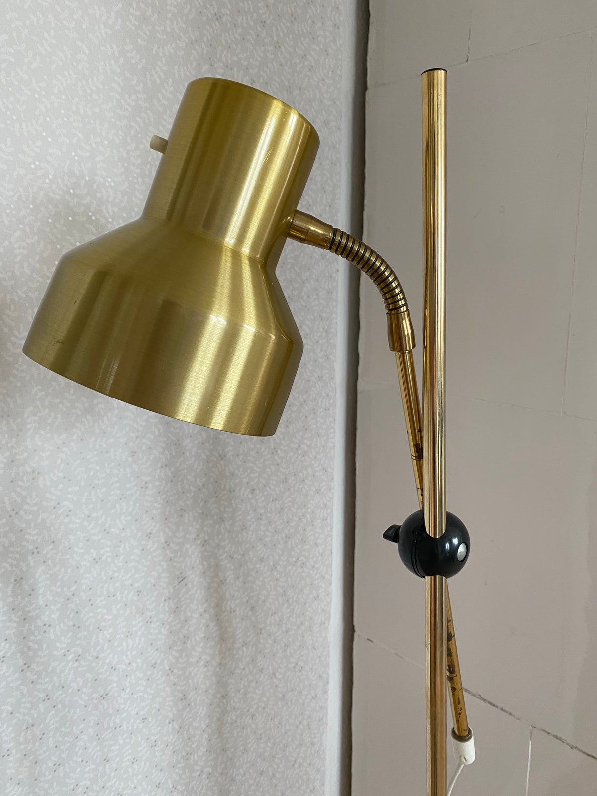 Mässingsgolvlampa