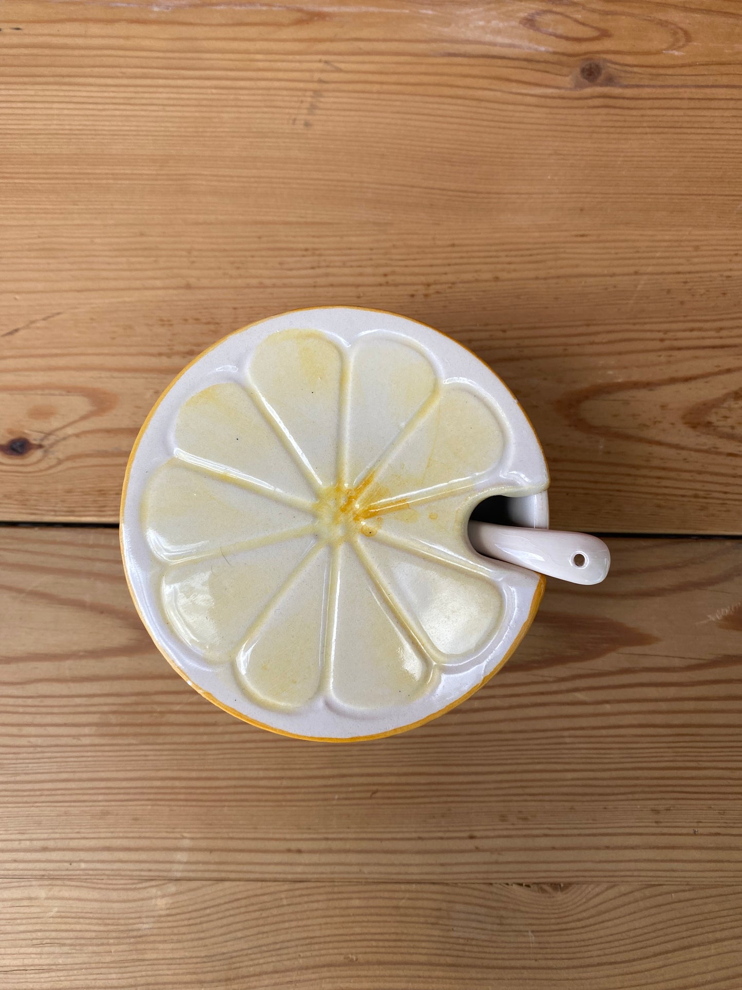 Citronskål med lock och porslinssked