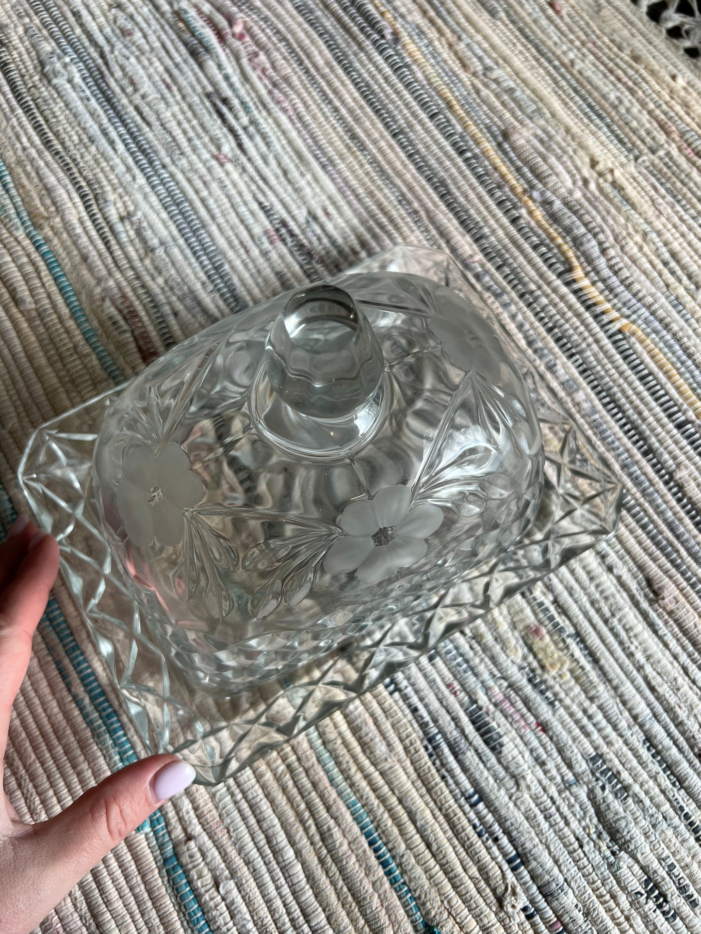 Maffig smörbytta / ostkupa med knopp