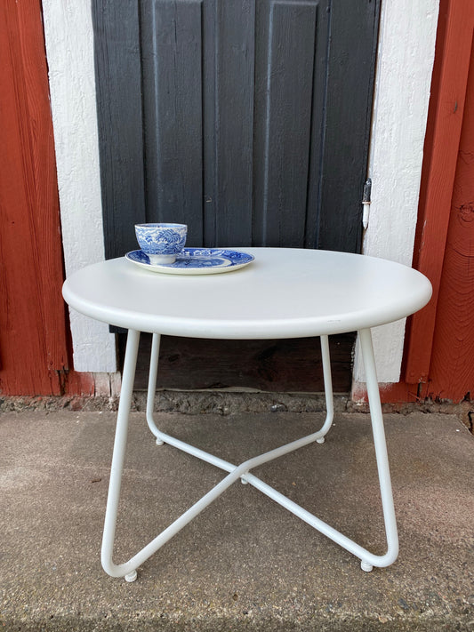 Vitt utebord i plåt