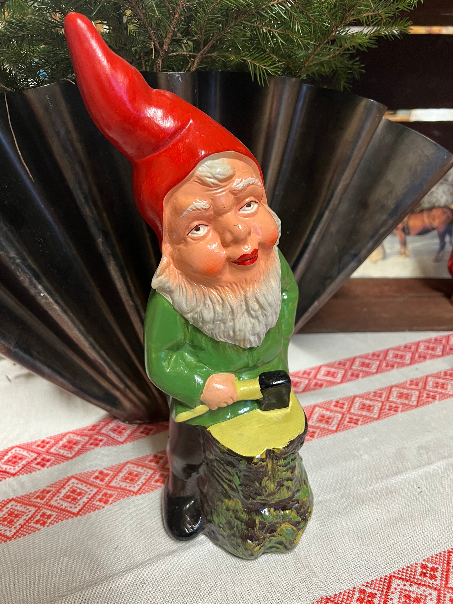 Större äldre tomte - yxa