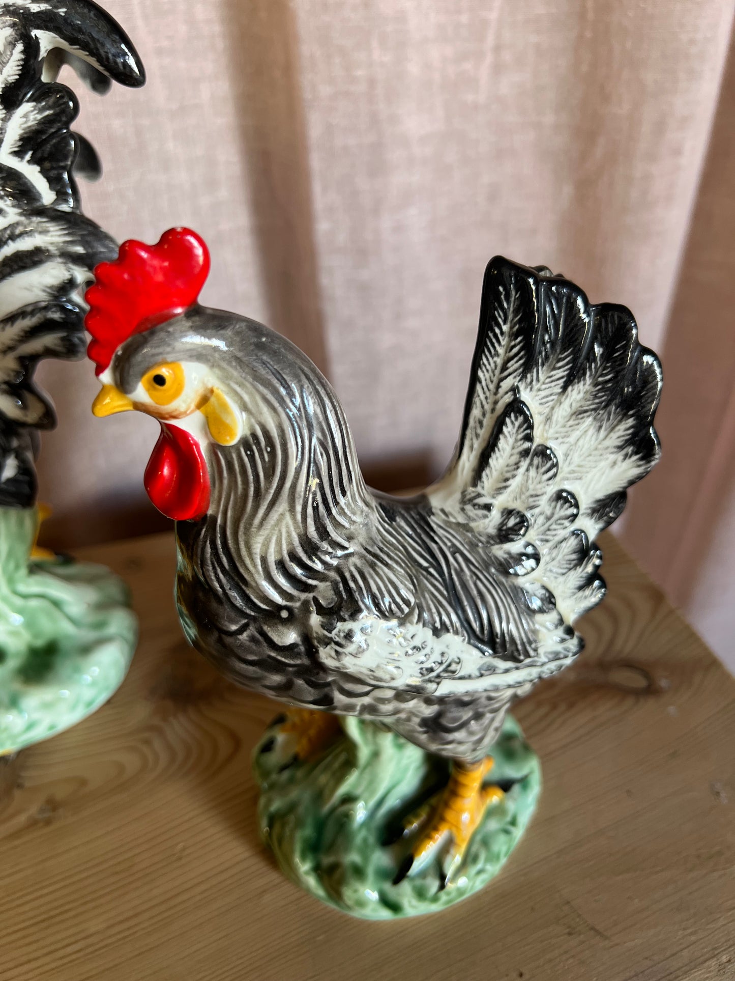 Paret tupp och höna i porslin