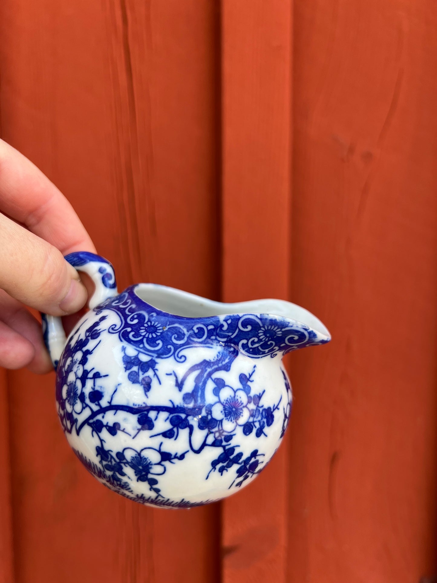 Liten mjölkkanna i blåvitt