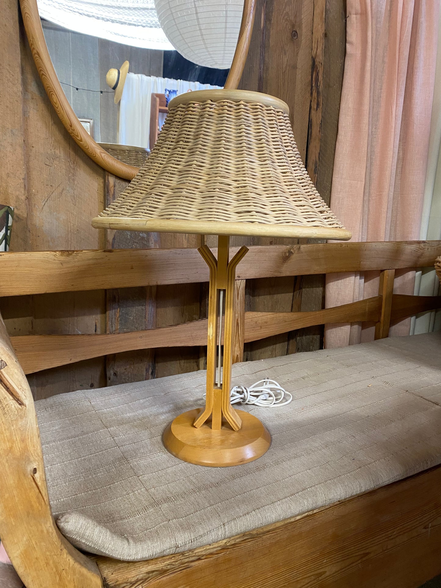 Otrolig rotting bordslampa