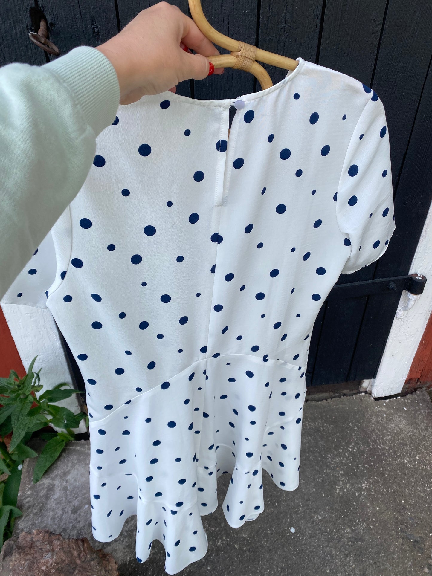 Prickig klänning