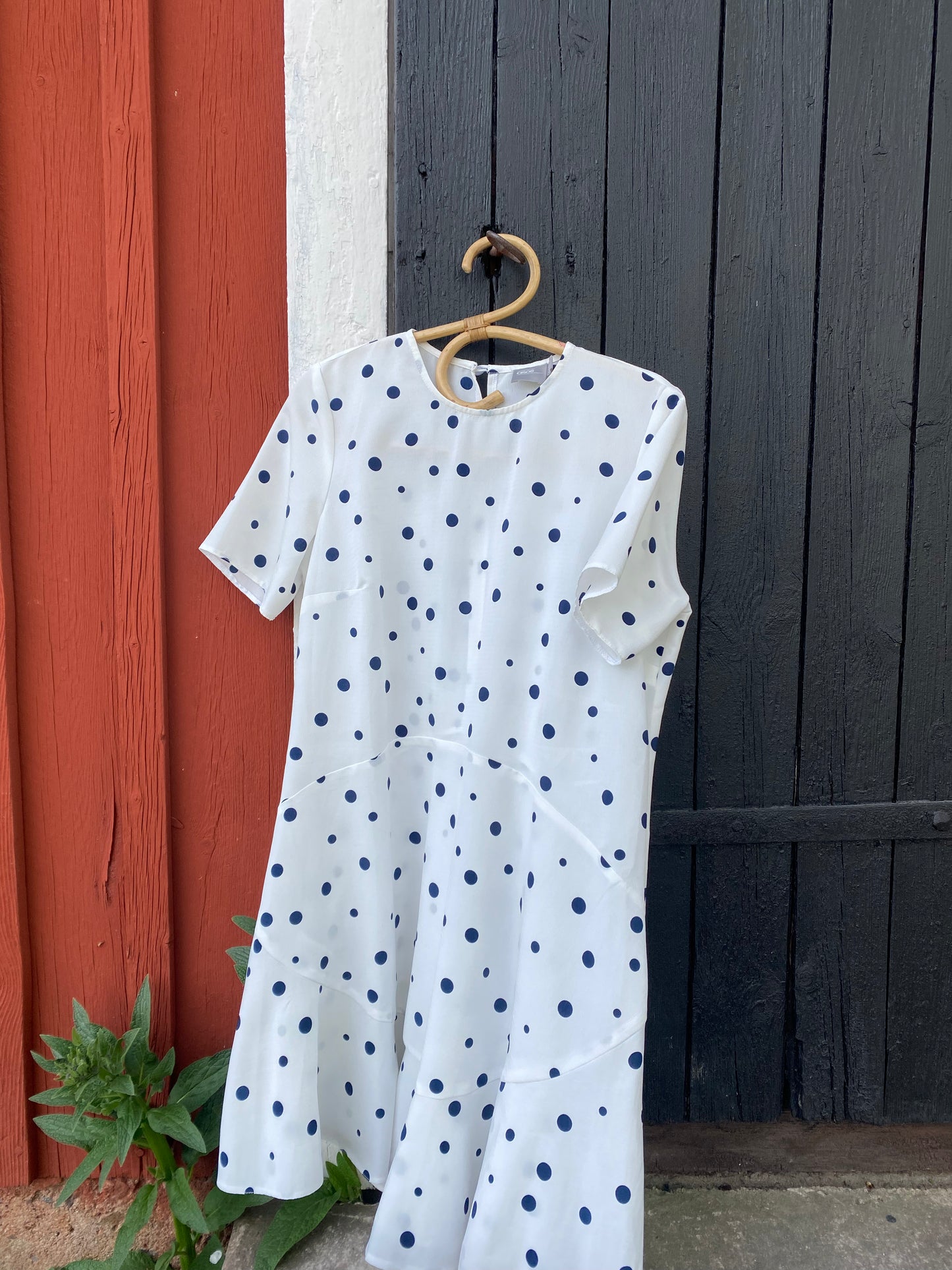 Prickig klänning