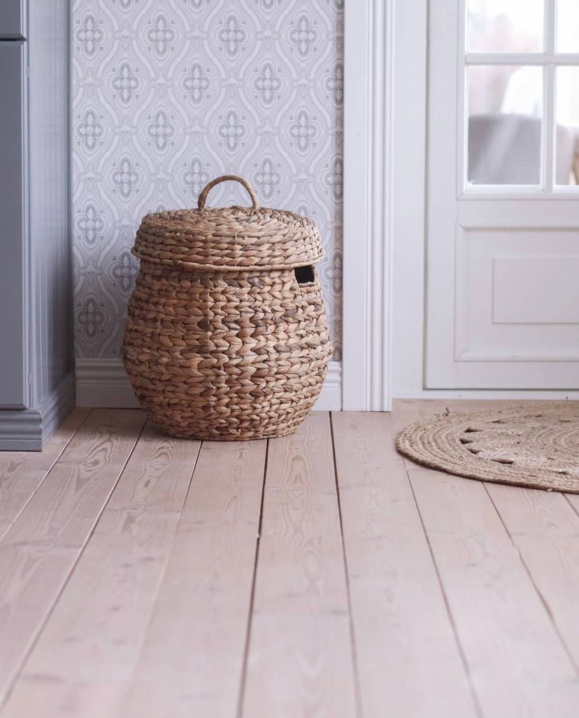 Stor förvaringskorg med lock och handtag