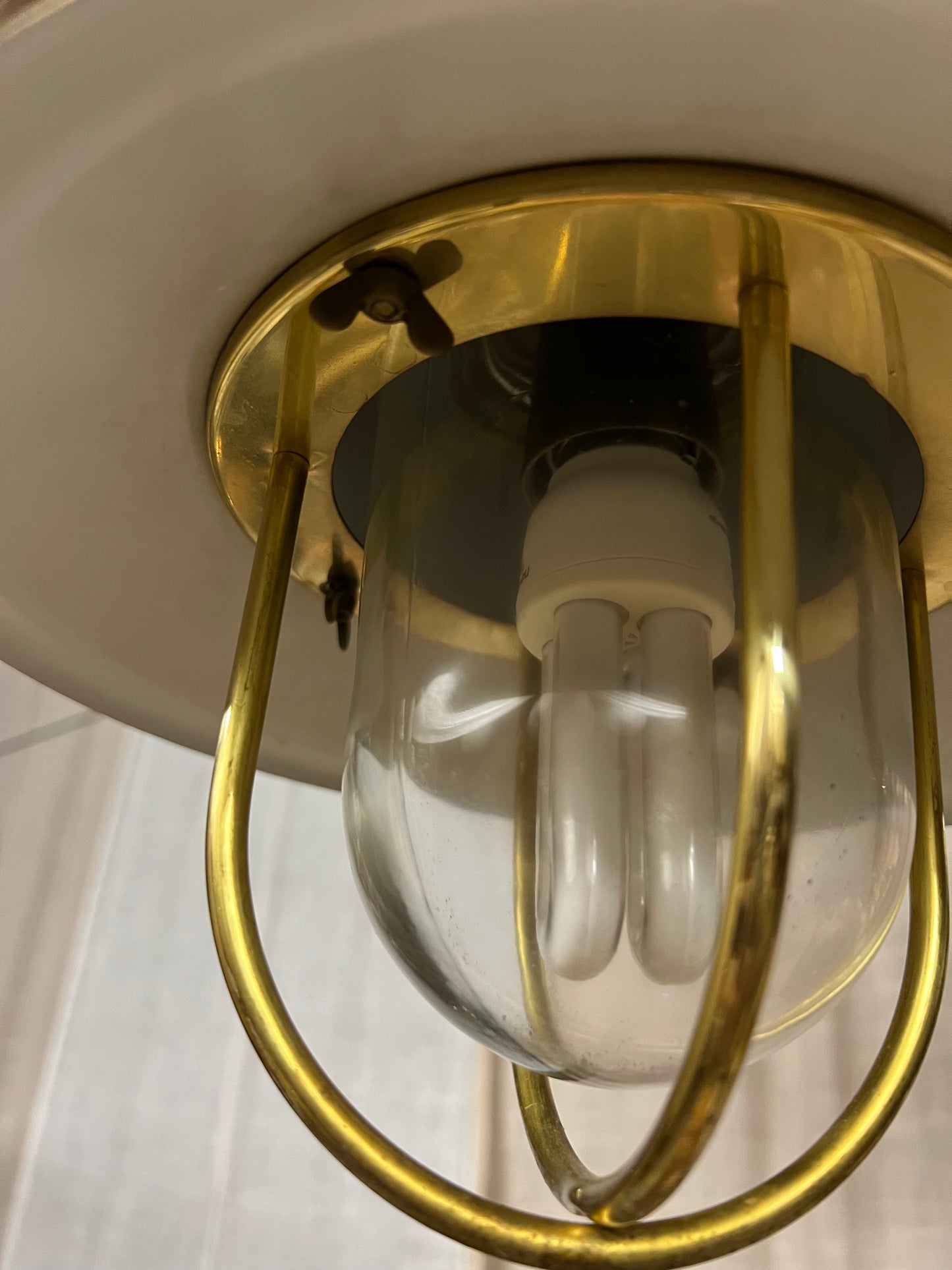 Taklampa i mässing