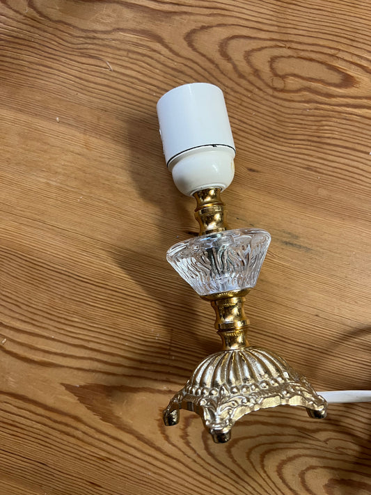 Lampfot i mässing och glas