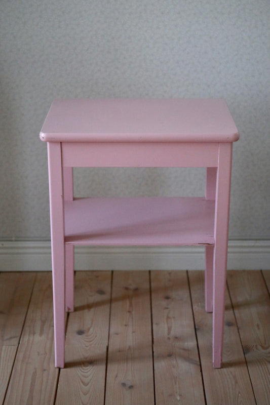 Finaste sidobordet i rosa