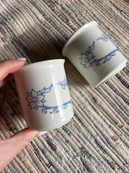2st porslinsmuggar i blåvitt - Arabia
