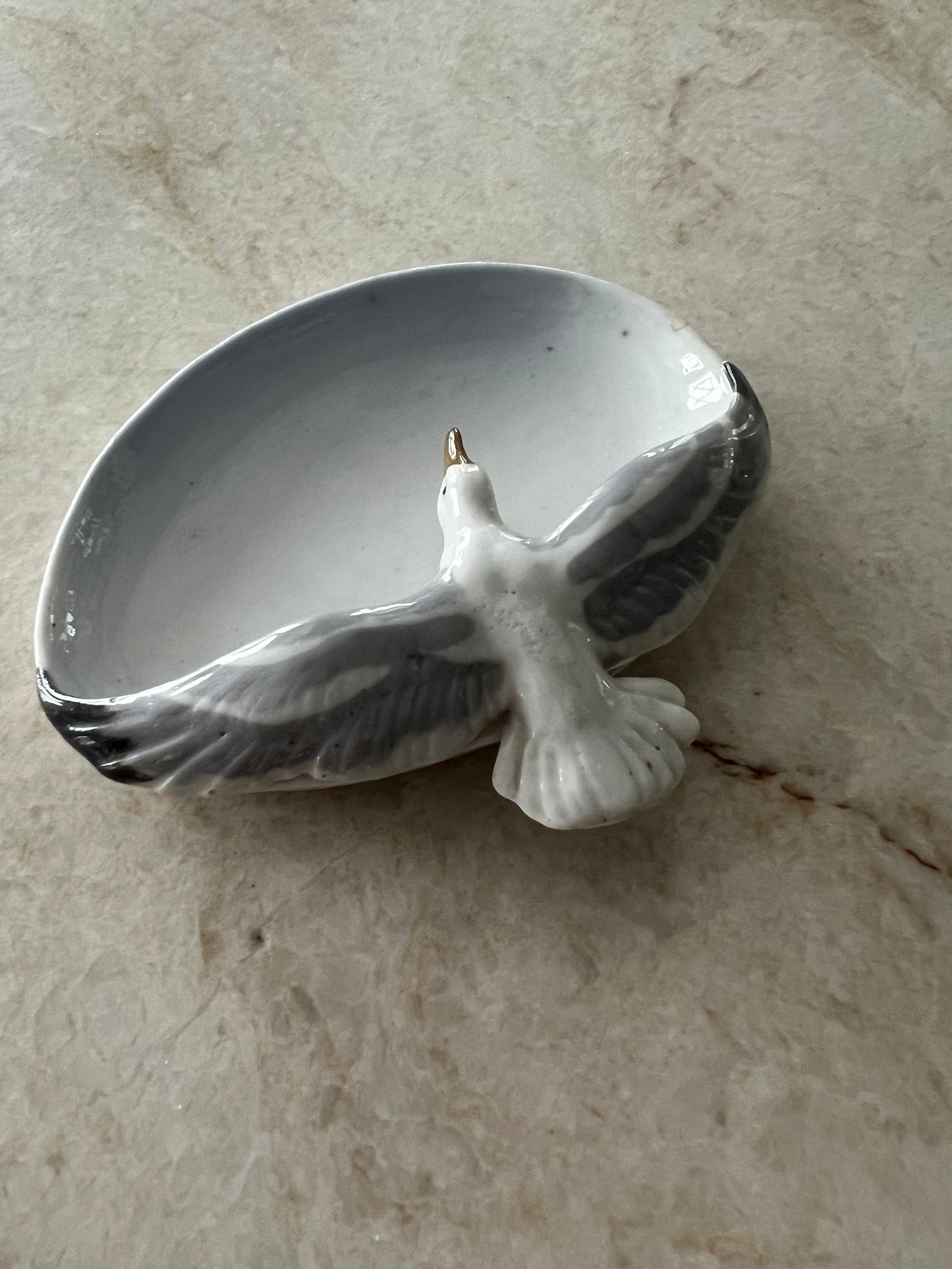 Porslinsfat fågel