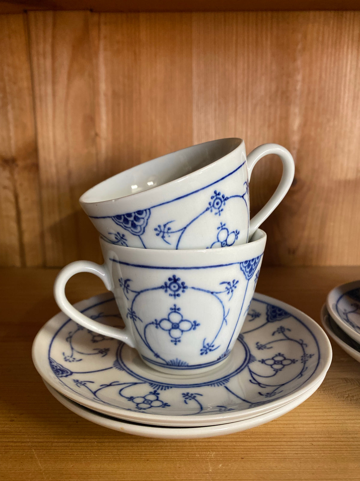 Fyra kaffekoppar med fat - Jäger