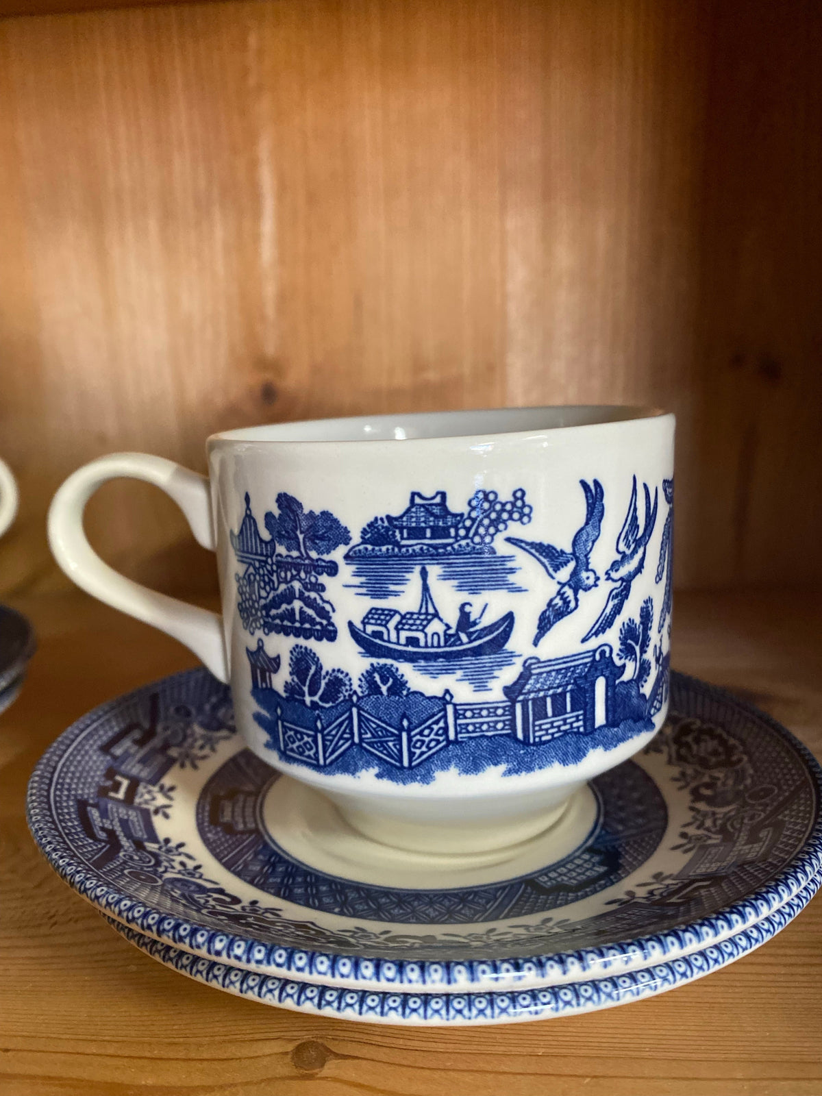 Fyra kaffekoppar med fat - Churchill England