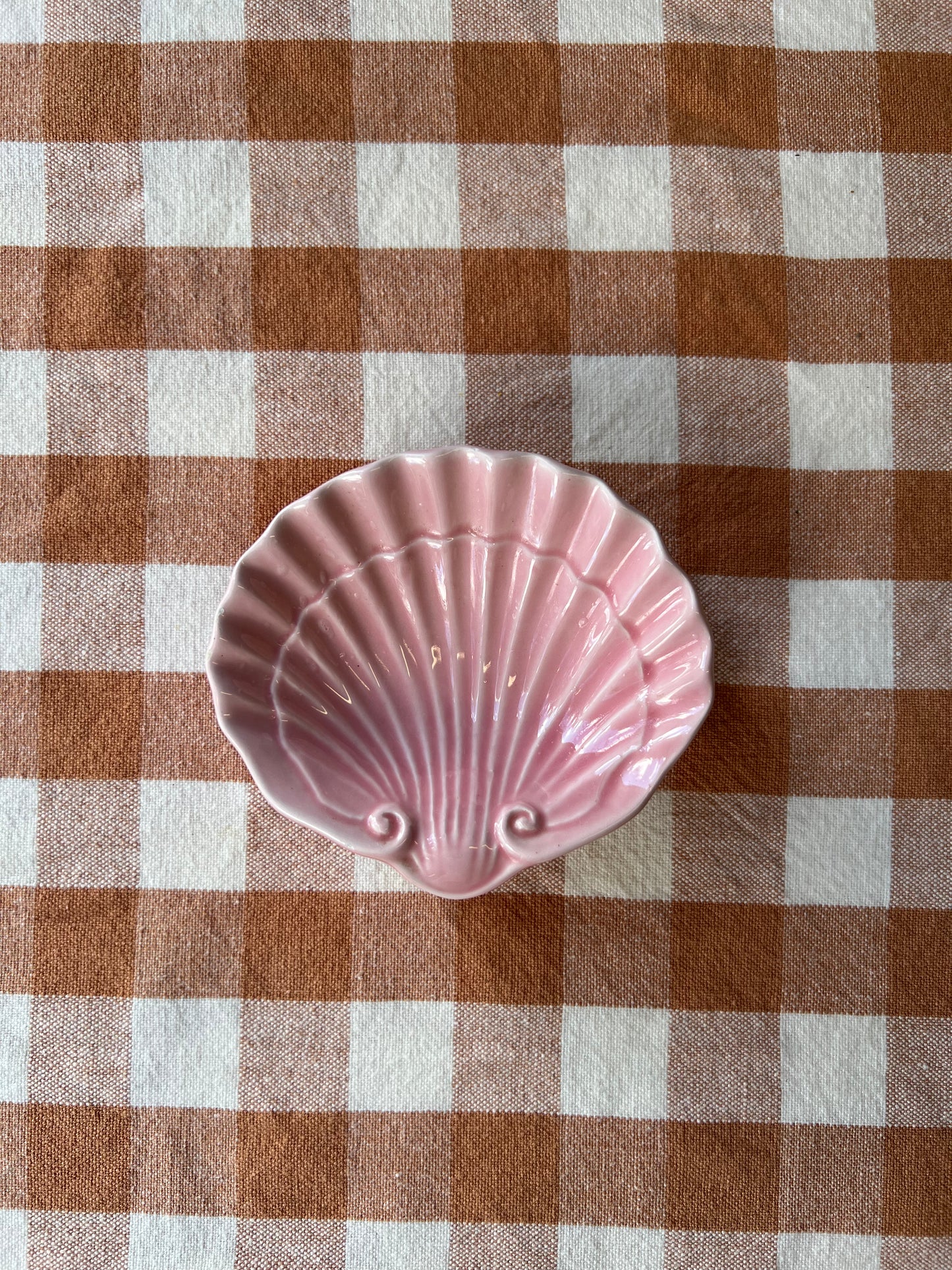 Snäckfat i porslin, rosa