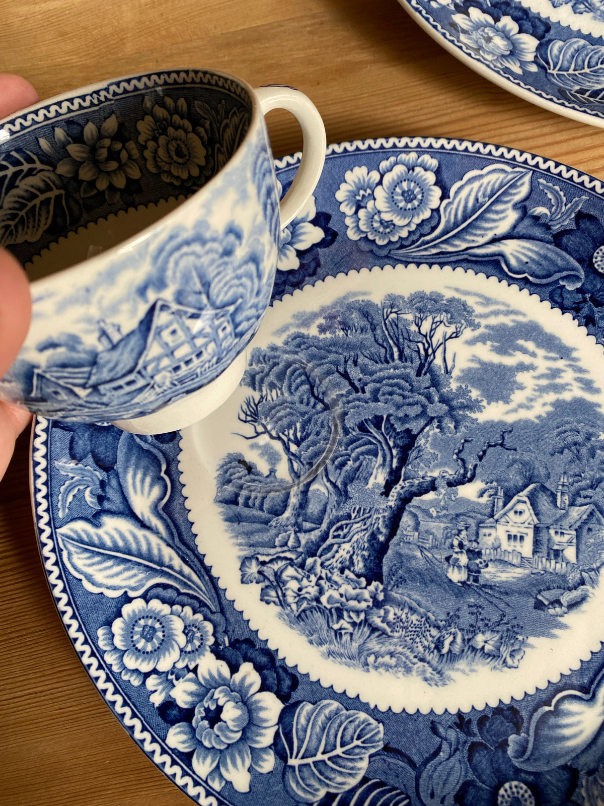 Frukostset med kaffekopp och smörgåsfat ~ Wood & Sons