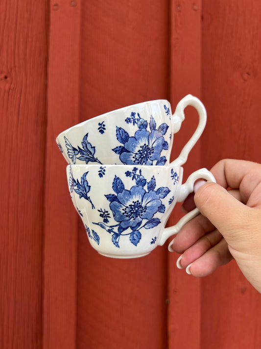 2 st blåblommiga kaffekoppar