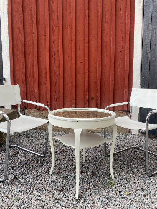 Unikt och charmigt sidobord