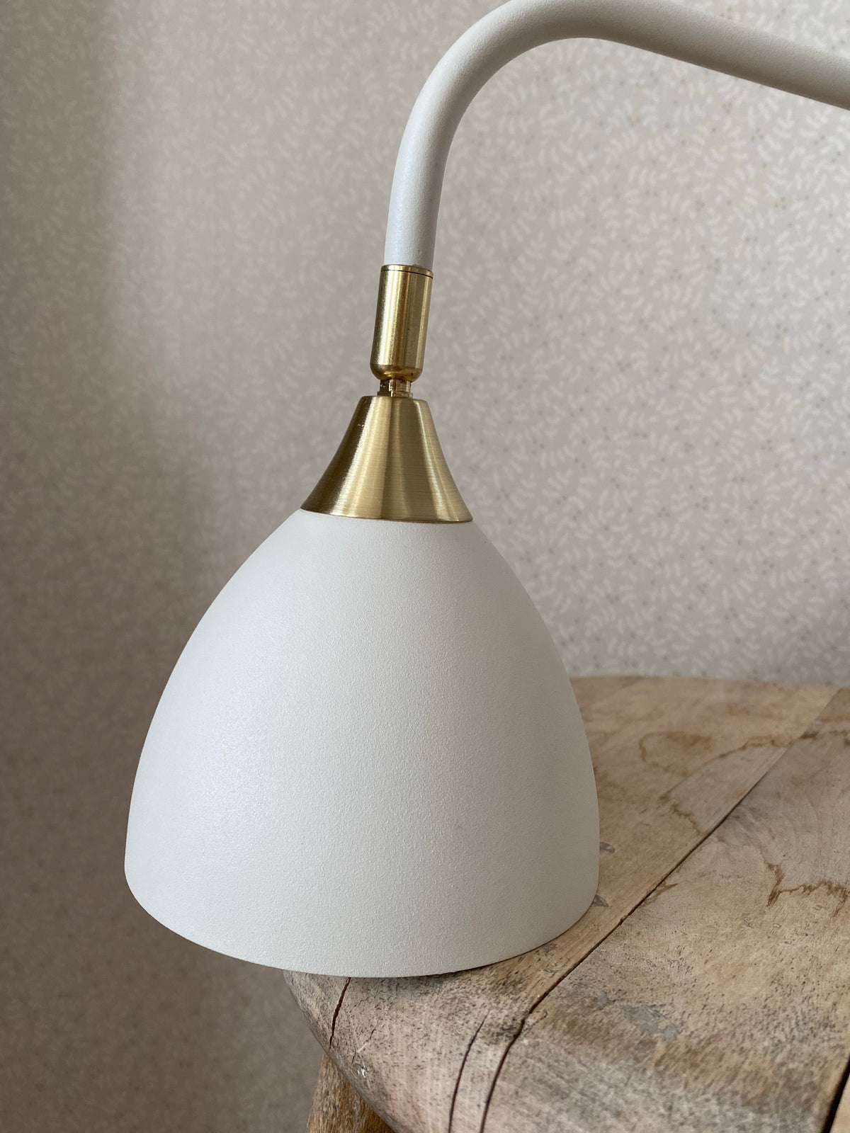 Vit vägglampa