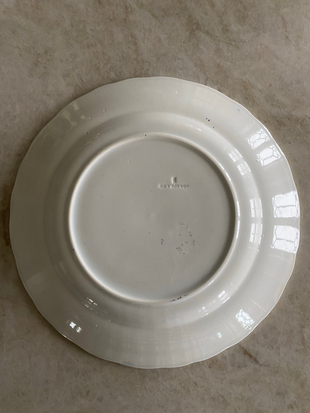 Lila/vit mattallrik - RÖRSTRAND SPETS 1800-tal