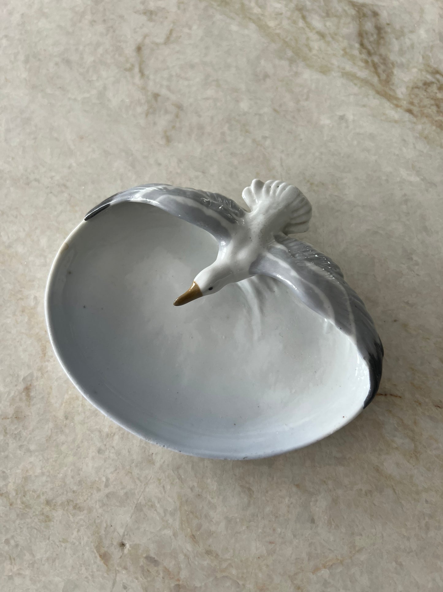 Porslinsfat fågel